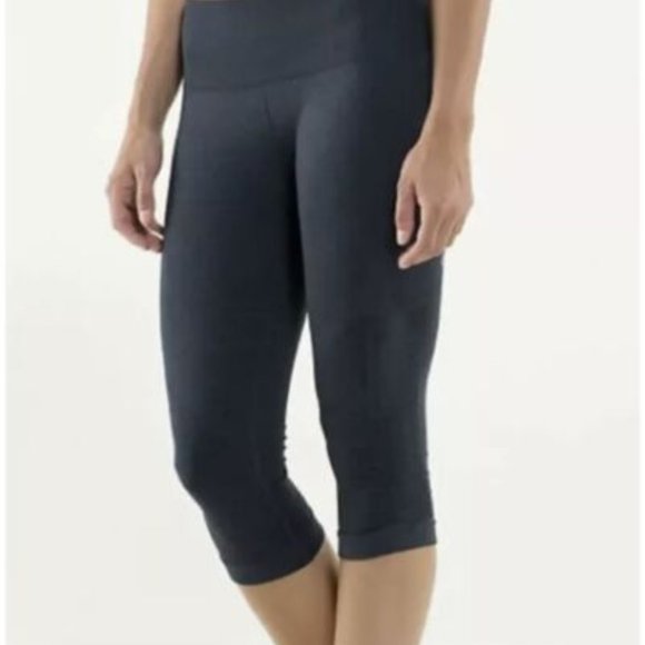 Lululemon midnight Blue Crop Leggings Size 6 - Picture 1 of 6
